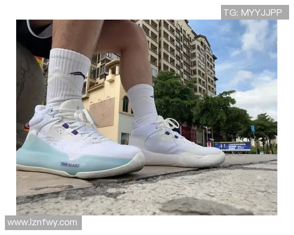 女生低帮篮球鞋时尚穿搭指南提升运动风格与日常魅力